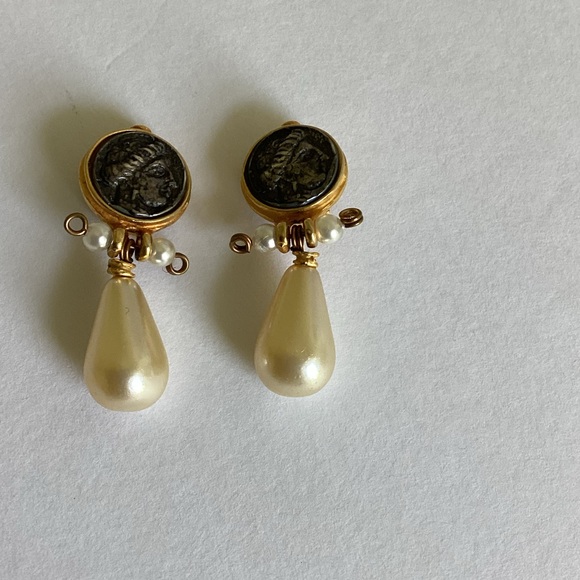 Etruscan Style Coin Earrings Faux Pearl Stamped LM Intaglio Mobe Classic Gift - Picture 13 of 13